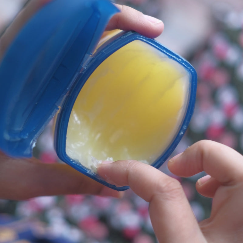 Vaseline Petroleum Jelly 100ml – Universalsalva för mjuk och skyddad hud